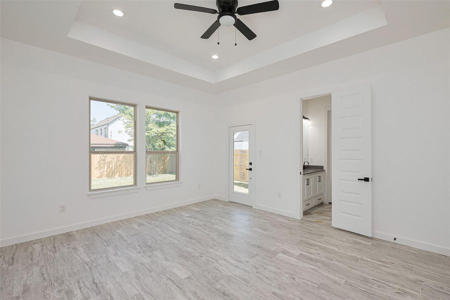 Spacious, unfurnished interior of a new home in , Houston (Image 35).