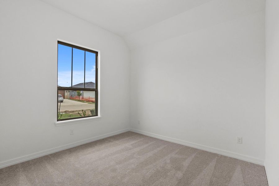 Spacious, unfurnished interior of a new home in Blue Heron Estates, Mont Belvieu (Image 14).