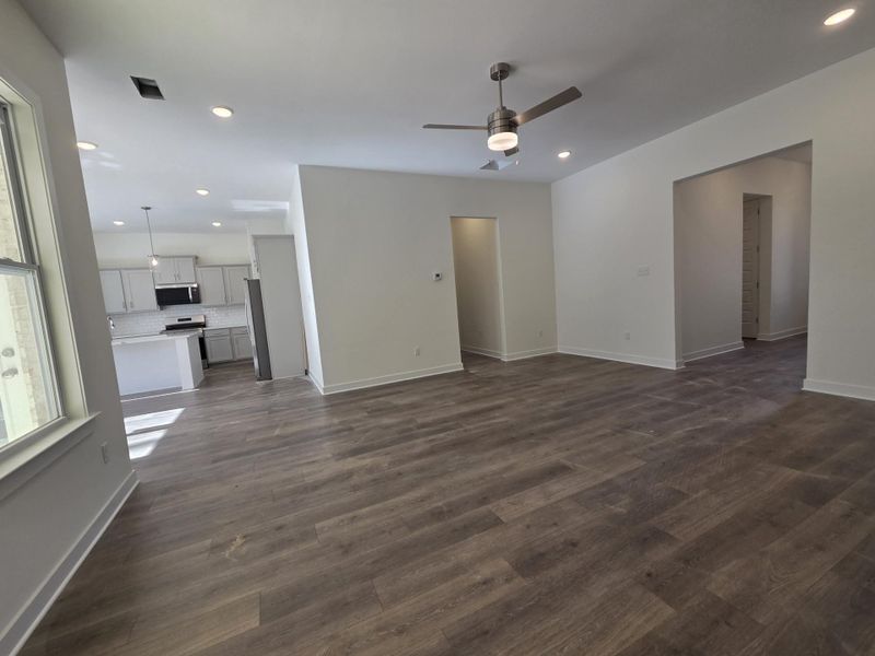 Spacious, unfurnished interior of a new home in Twin Oaks, Oakland (Image 21).