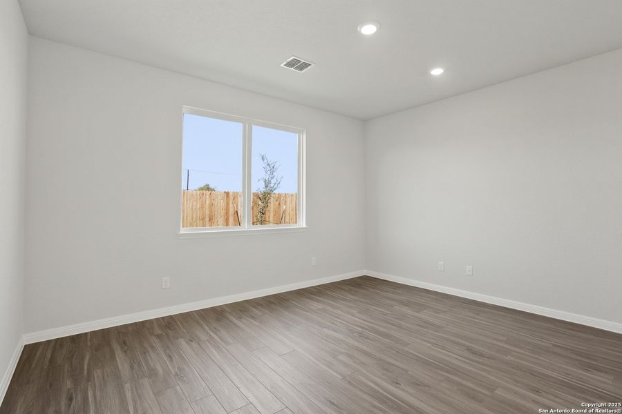 Spacious, unfurnished interior of a new home in Melissa Ranch, San Antonio (Image 11).