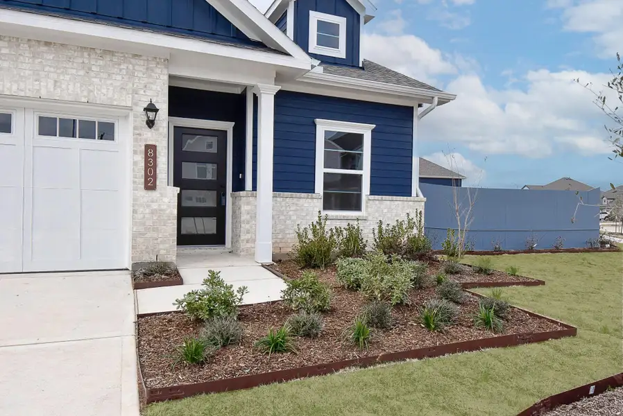 Exterior details and patio area of a home in Fulshear Lakes, Fulshear (Image 3).