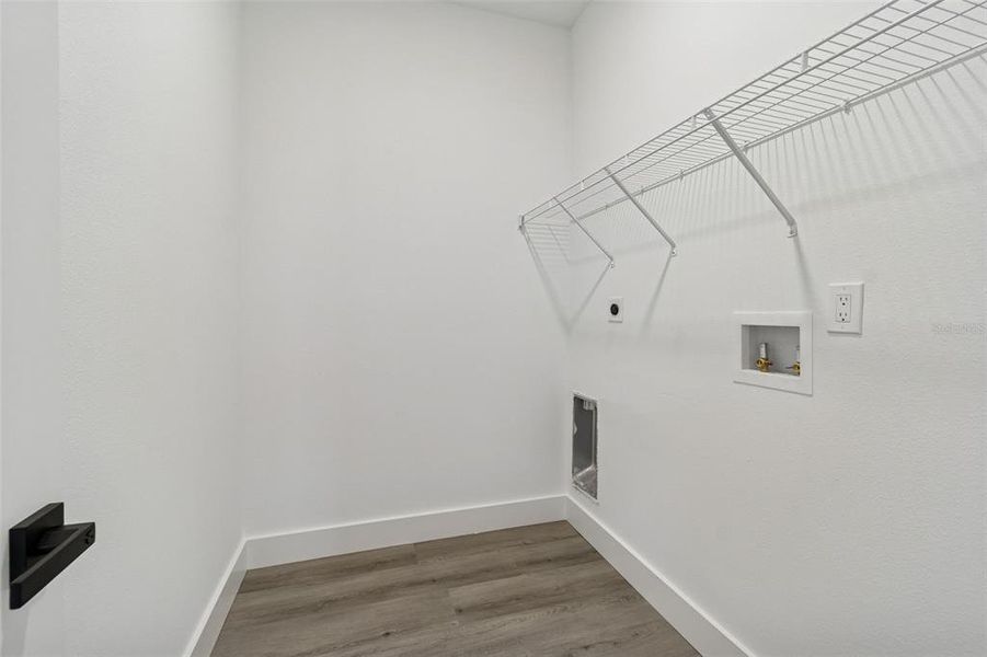 Spacious, unfurnished interior of a new home in , Pinellas Park (Image 35).