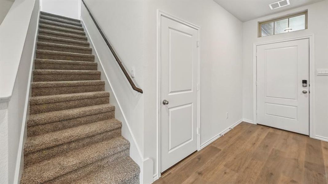 Spacious, unfurnished interior of a new home in Frontier Pointe, Princeton (Image 31).