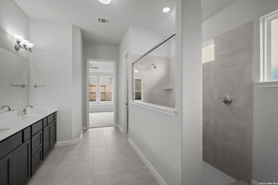 Furnished interior view inside a new home in Homestead, Schertz (Image 7).