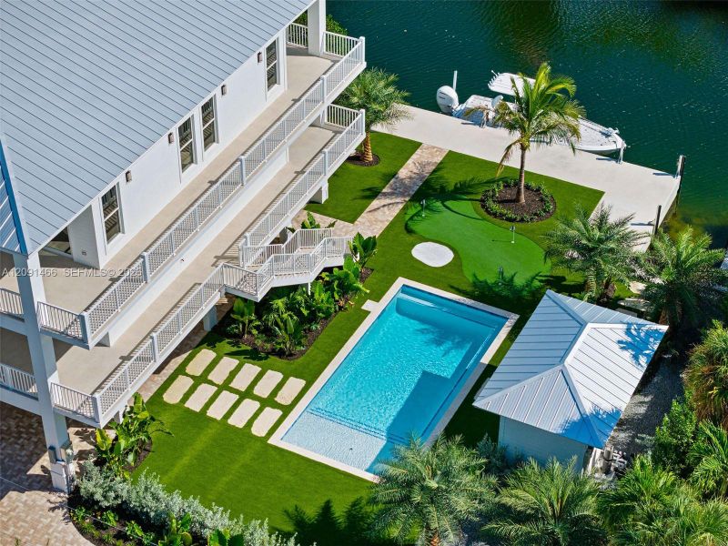Exterior details and patio area of a home in , Tavernier (Image 46).