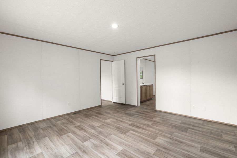 Spacious, unfurnished interior of a new home in , Holly Hill (Image 19).