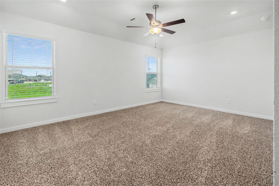 Spacious, unfurnished interior of a new home in Glendale Lakes, Rosharon (Image 36).