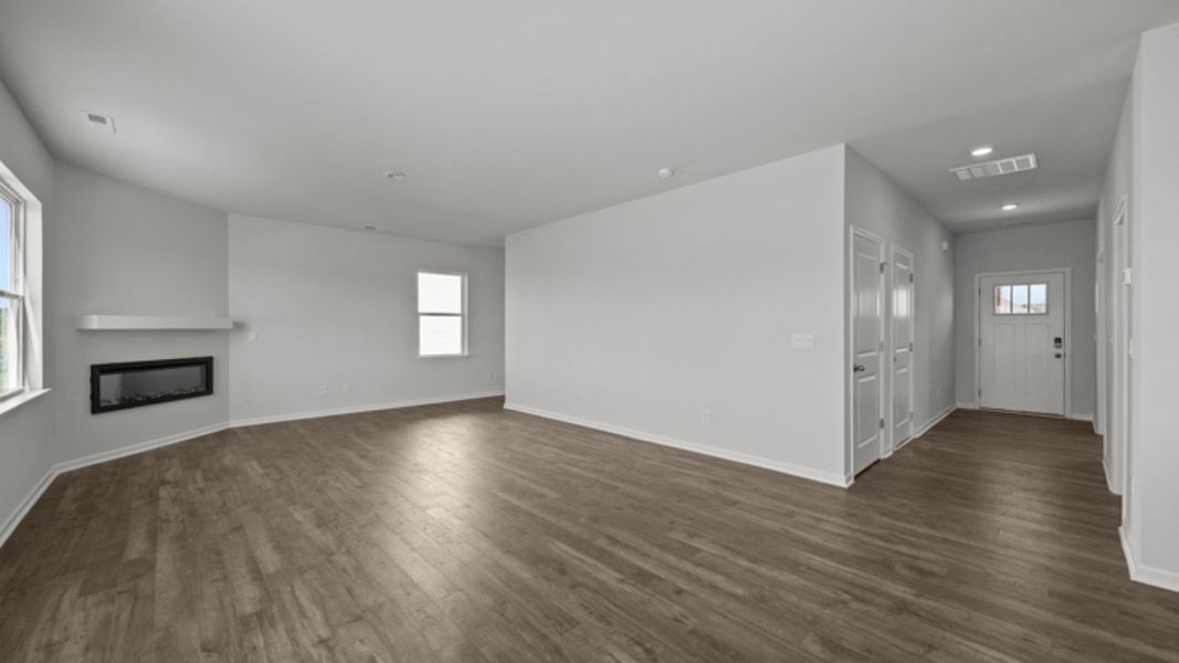 Spacious, unfurnished interior of a new home in Villa Grande, Winterville (Image 19).