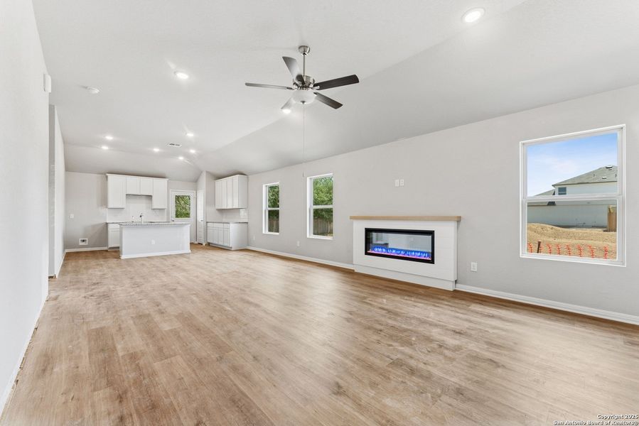 Spacious, unfurnished interior of a new home in Cinco Lakes, San Antonio (Image 6). Spacious, unfurnished interior of a new home in Cinco Lakes, San Antonio (Image 6).