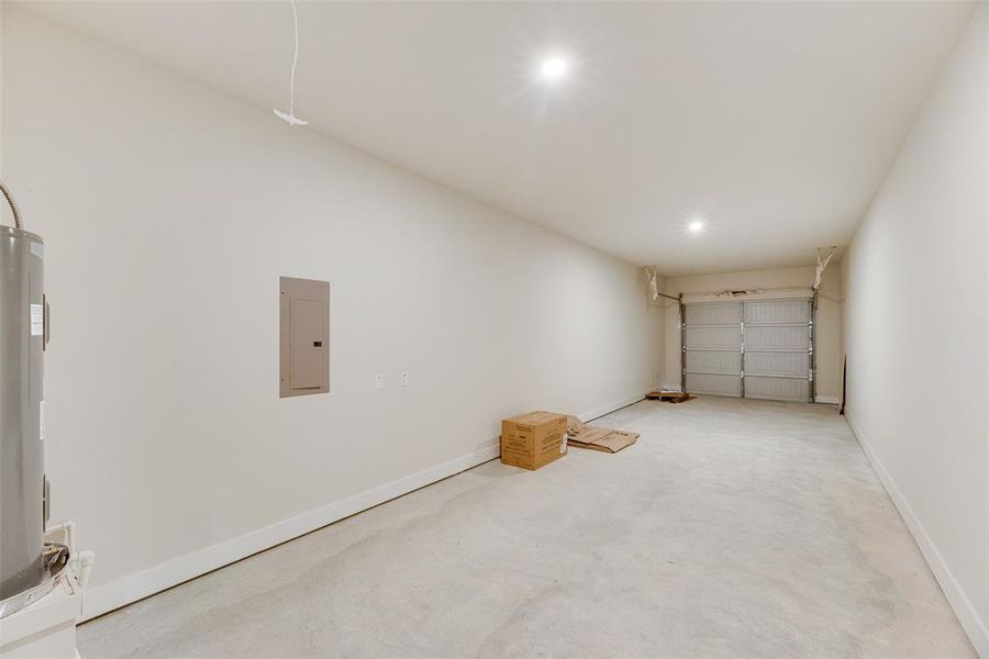 Spacious, unfurnished interior of a new home in , Dallas (Image 25).