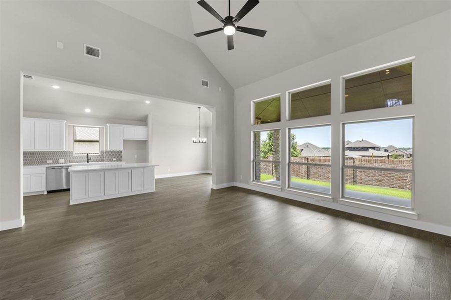 Spacious, unfurnished interior of a new home in Woodcreek, Rockwall (Image 25).