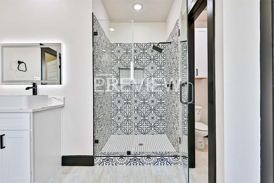 Furnished interior view inside a new home in , Angleton (Image 12).