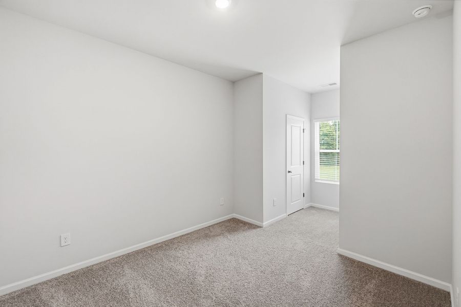 Spacious, unfurnished interior of a new home in Lakeview Village, Charlotte (Image 22).