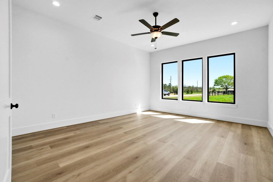 Spacious, unfurnished interior of a new home in Chapel Bend, Montgomery (Image 26).