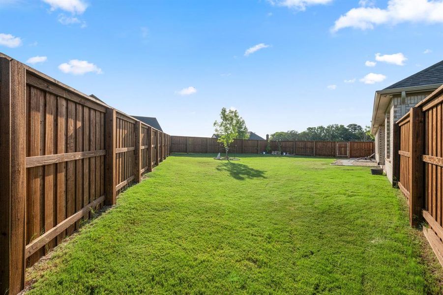 Exterior details and patio area of a home in Pecan Plantation, Granbury (Image 3).