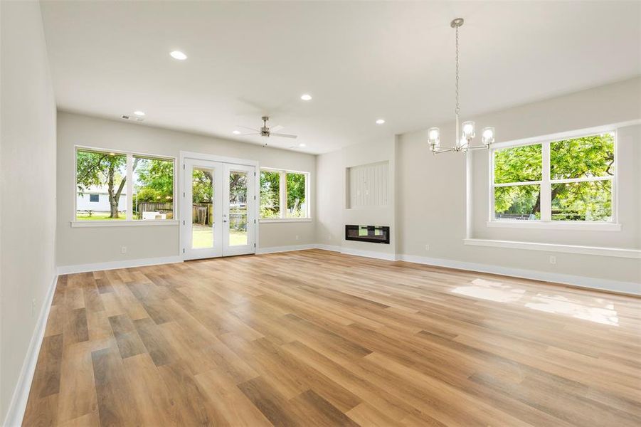 Spacious, unfurnished interior of a new home in , Sherman (Image 15).