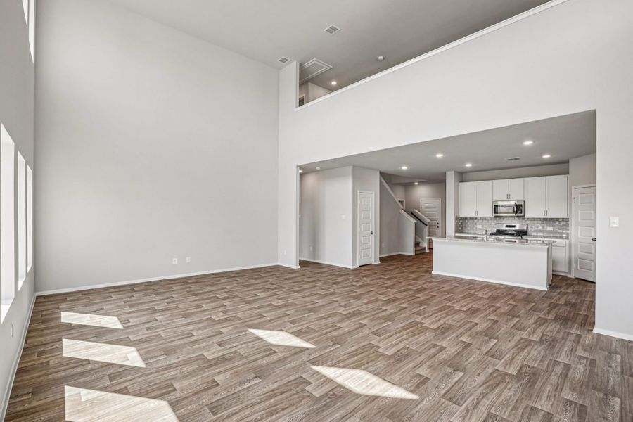Spacious, unfurnished interior of a new home in Cloverleaf, Austin (Image 16).