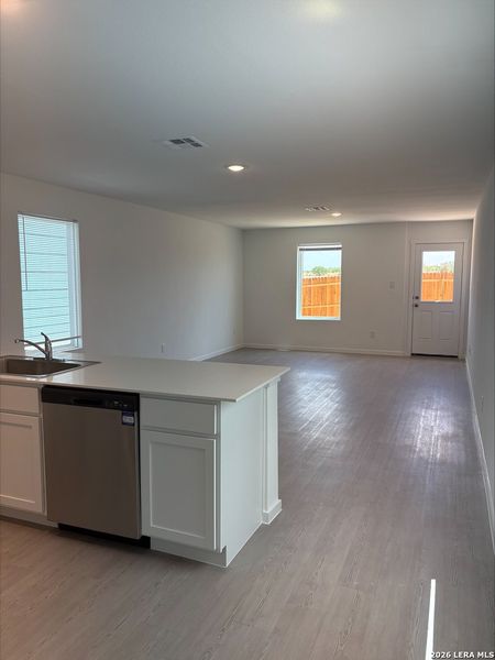 Spacious, unfurnished interior of a new home in Sapphire Meadows, San Antonio (Image 5).