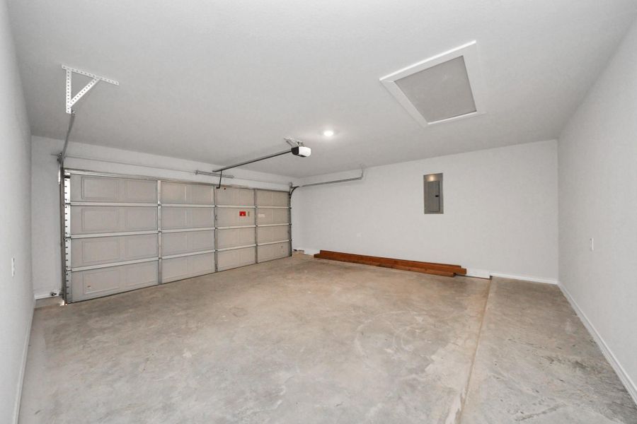 Spacious, unfurnished interior of a new home in The Enclave at Spring Branch, Conroe (Image 36). Spacious, unfurnished interior of a new home in The Enclave at Spring Branch, Conroe (Image 36).