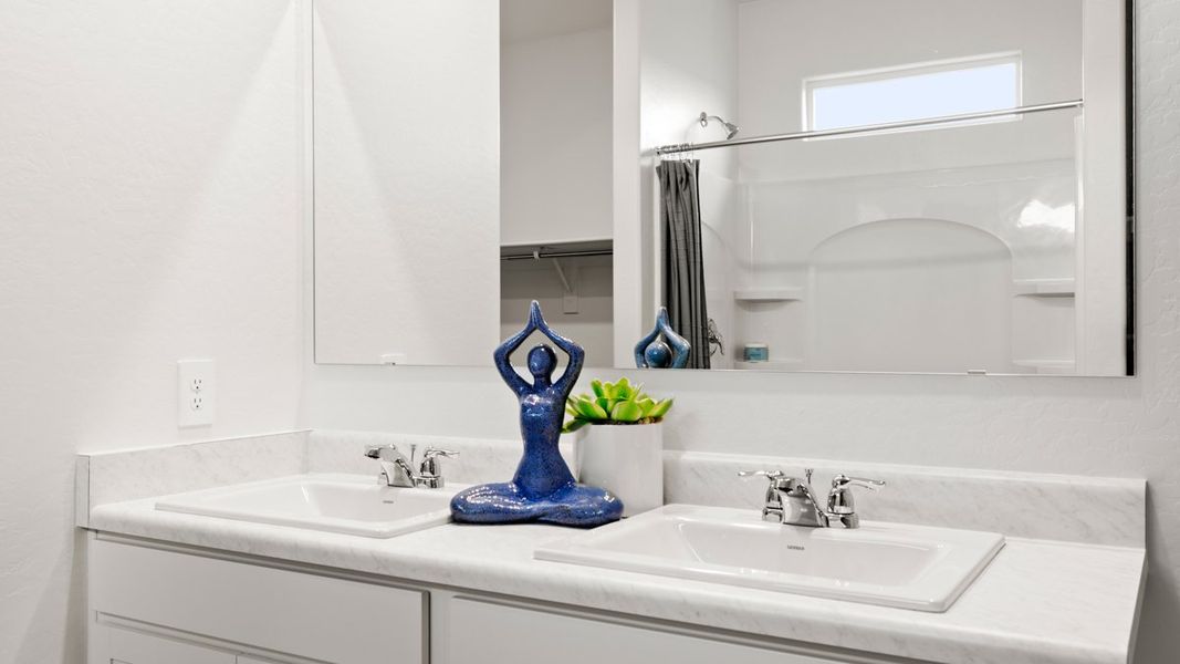 Close-up of interior finishes inside a home in Rio Rancho Estates, Wittmann (Image 21).