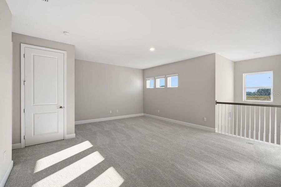 Spacious, unfurnished interior of a new home in Hammock at Two Rivers, Zephyrhills (Image 22).