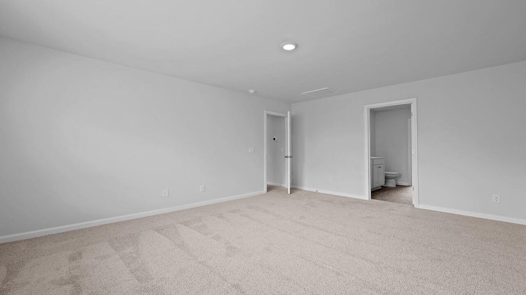 Spacious, unfurnished interior of a new home in Sheep Island, Summerville (Image 18).