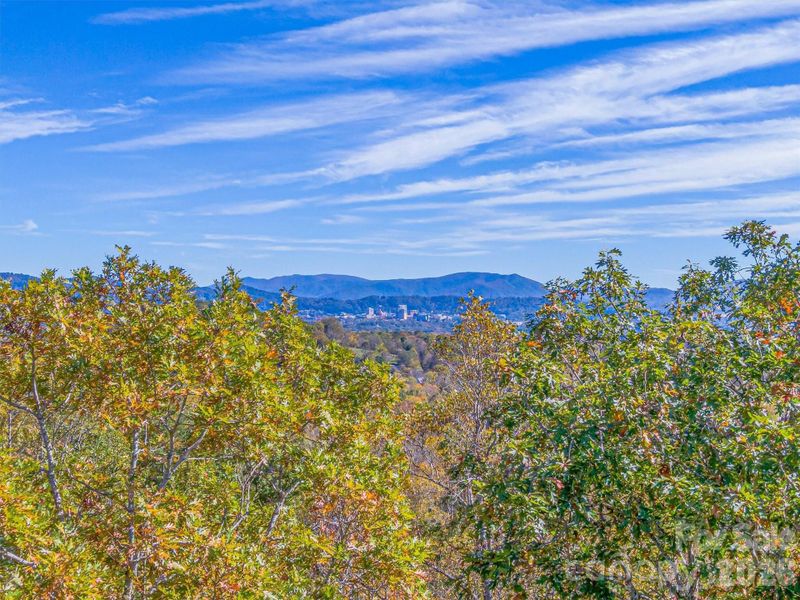 BIG views of the Blue Ridge Mountains only minutes to the heart of downtown Asheville. BIG views of the Blue Ridge Mountains only minutes to the heart of downtown Asheville.