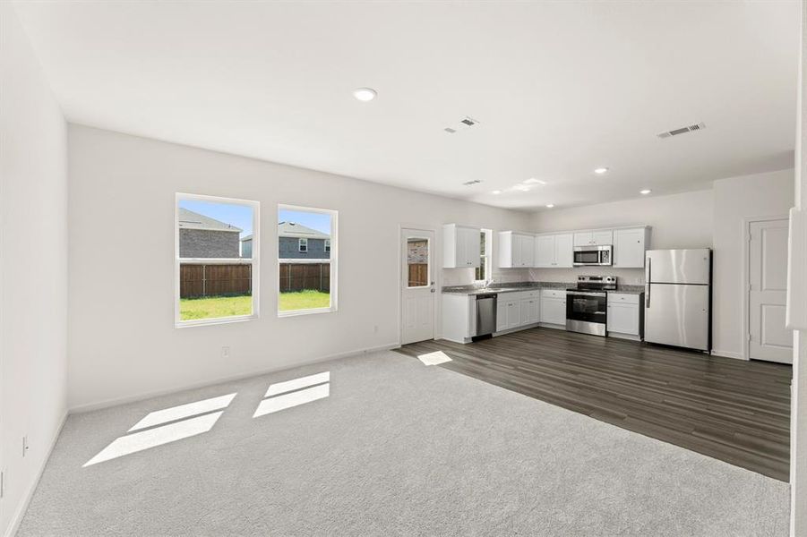 06. 14208 Coness - Family