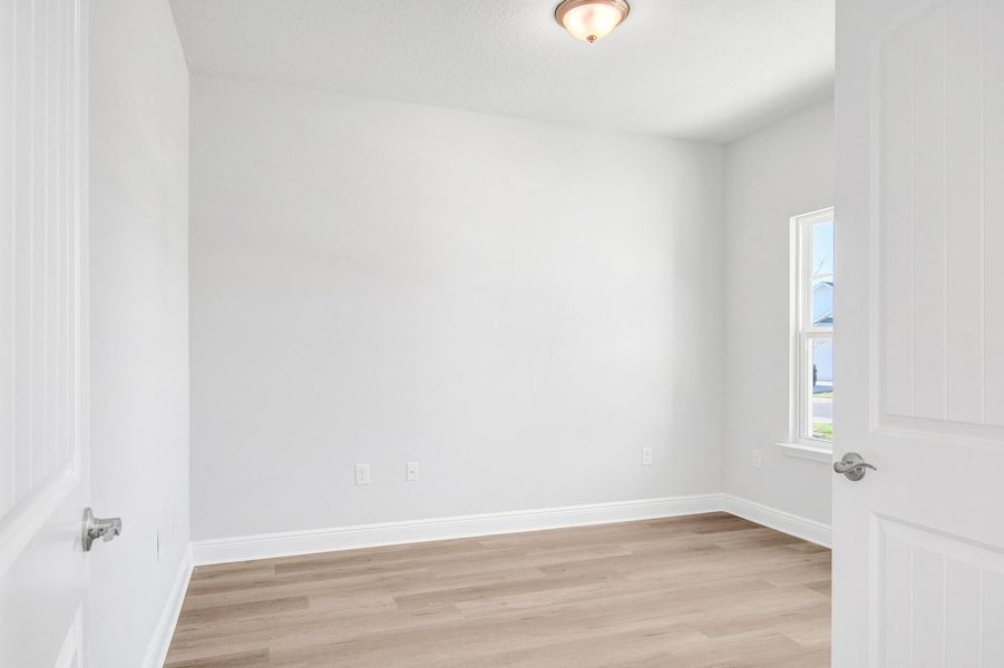Spacious, unfurnished interior of a new home in The Bluffs at Lafayette, Freeport (Image 10).