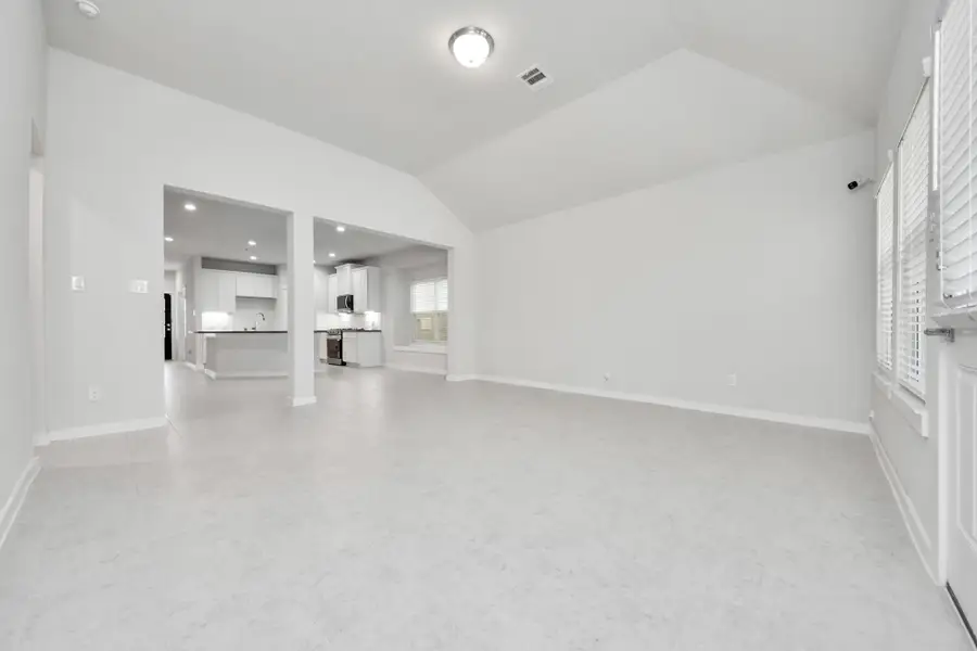 Spacious, unfurnished interior of a new home in Willow Trace, Spring (Image 38).