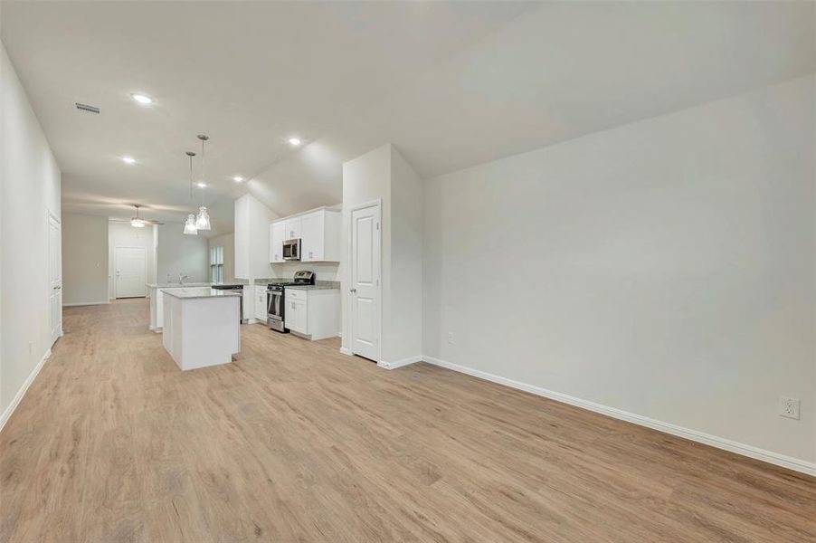 Spacious, unfurnished interior of a new home in ValleyBrooke, Mesquite (Image 17).
