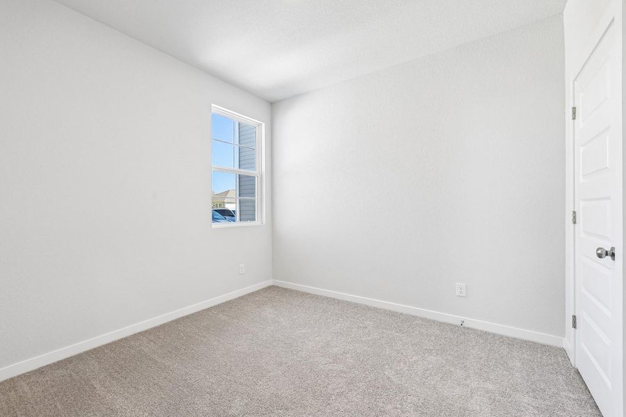 Spacious, unfurnished interior of a new home in Trinity Ranch, Elgin (Image 27).