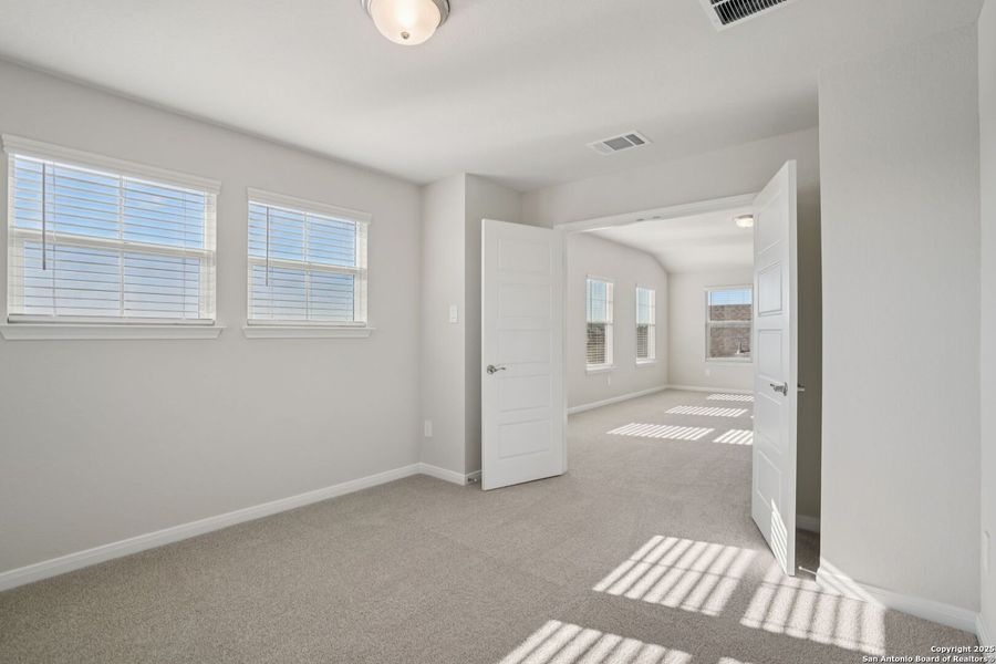 Spacious, unfurnished interior of a new home in Carmel Ranch, Schertz (Image 47). Spacious, unfurnished interior of a new home in Carmel Ranch, Schertz (Image 47).