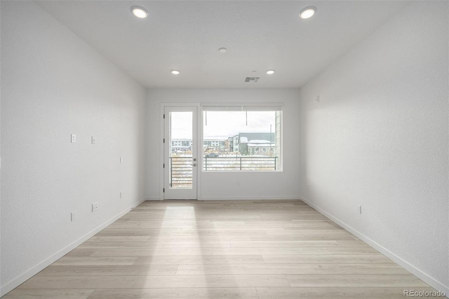 Spacious, unfurnished interior of a new home in Gateway Commons, Denver (Image 24).