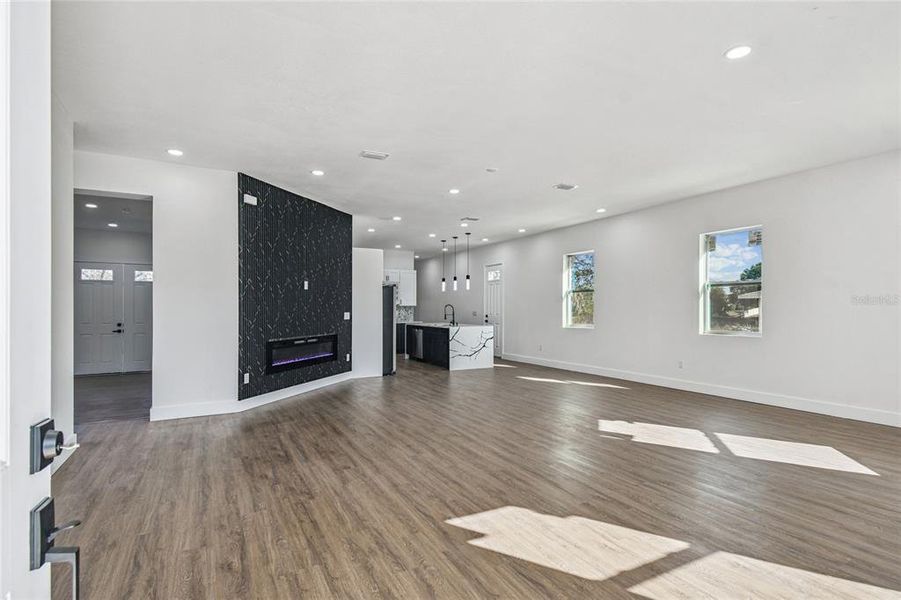 Spacious, unfurnished interior of a new home in , Spring Hill (Image 19).