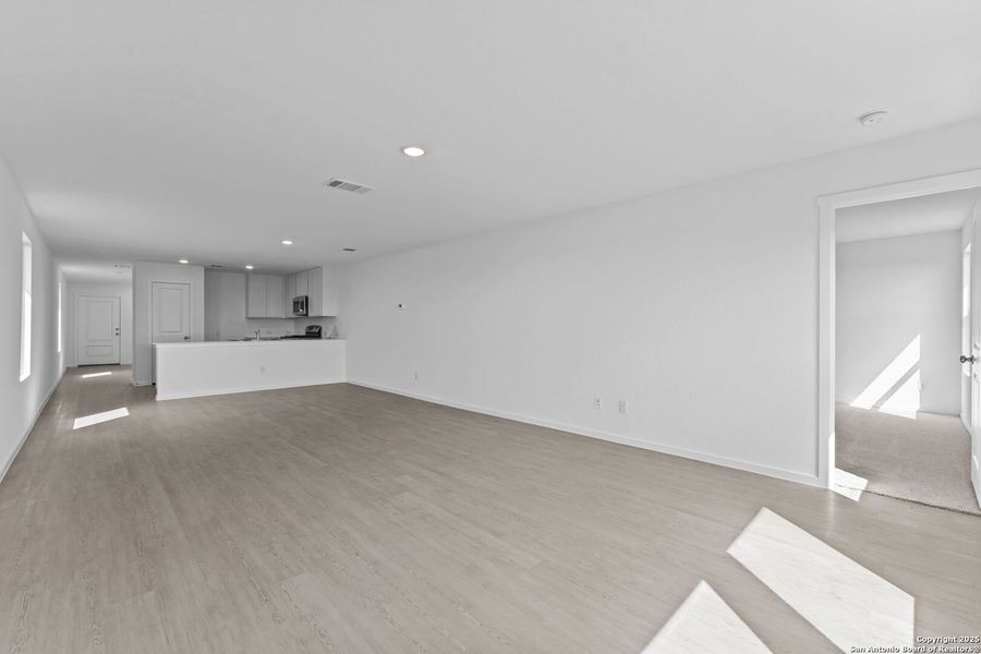 Spacious, unfurnished interior of a new home in , New Braunfels (Image 20).