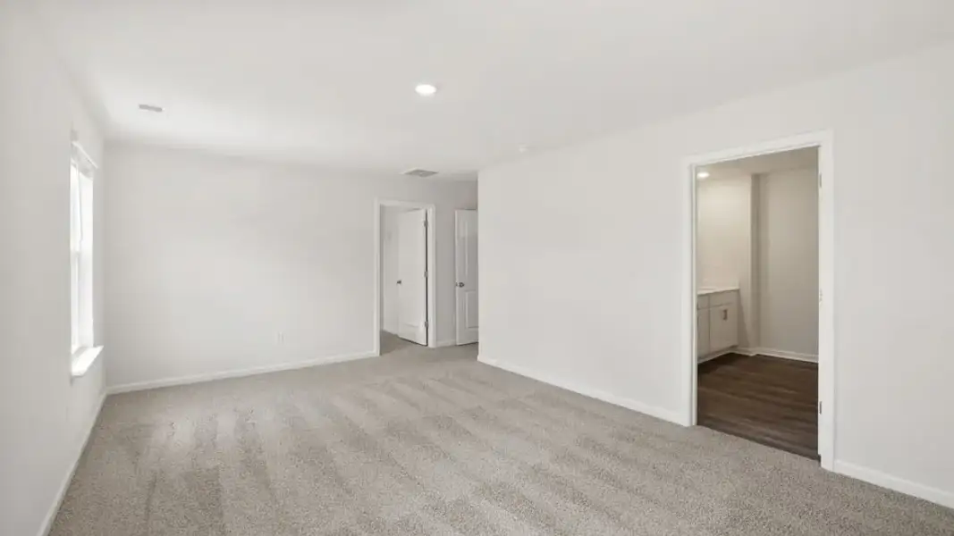 Spacious, unfurnished interior of a new home in Durbin Meadows, Fountain Inn (Image 33).