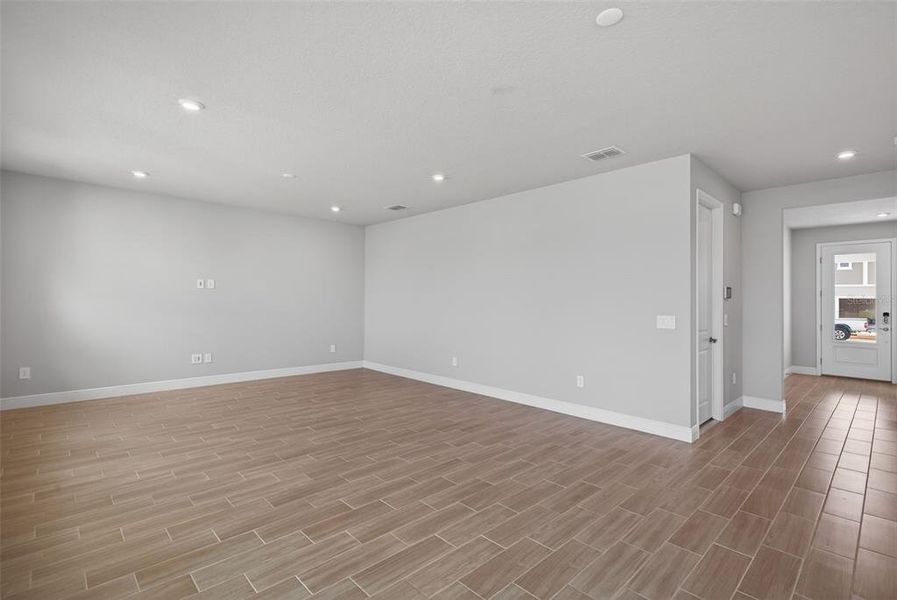 Spacious, unfurnished interior of a new home in Crosswind Ranch, Parrish (Image 15).