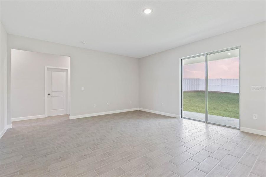 Spacious, unfurnished interior of a new home in , Cape Coral (Image 15).