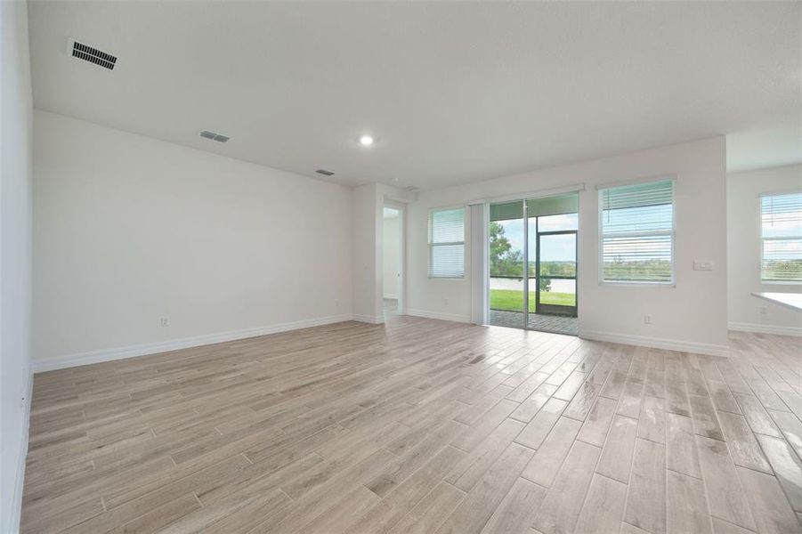 Spacious, unfurnished interior of a new home in Lakes of Mount Dora, Mount Dora (Image 25).
