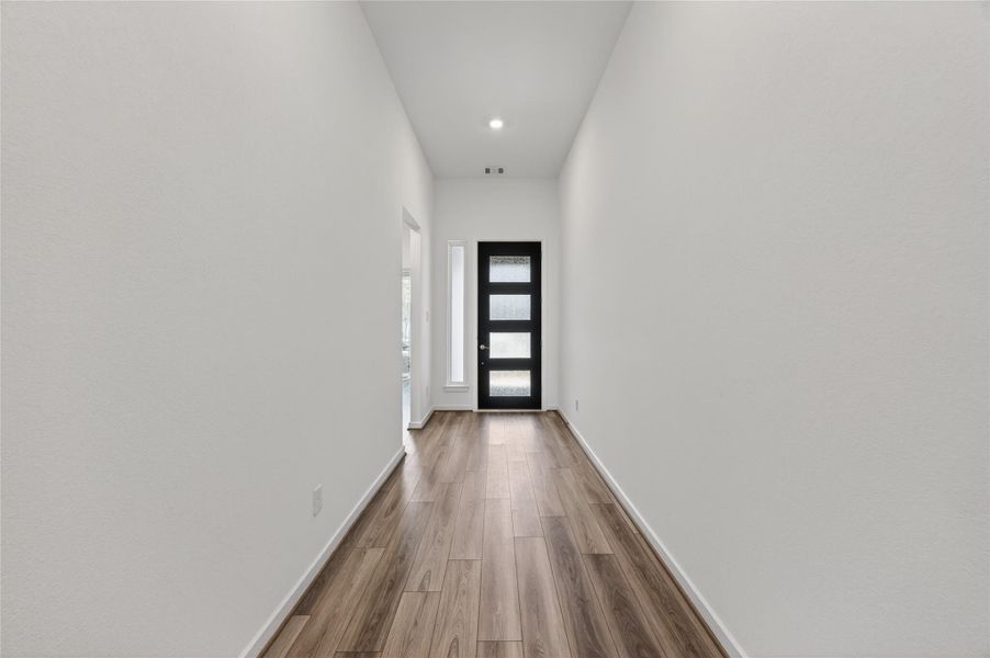 Spacious, unfurnished interior of a new home in Trillium, Richmond (Image 23).