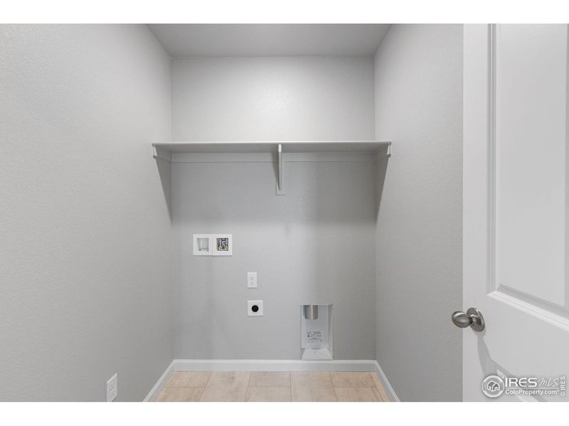 Spacious, unfurnished interior of a new home in Cordovan, Longmont (Image 19). Spacious, unfurnished interior of a new home in Cordovan, Longmont (Image 19).