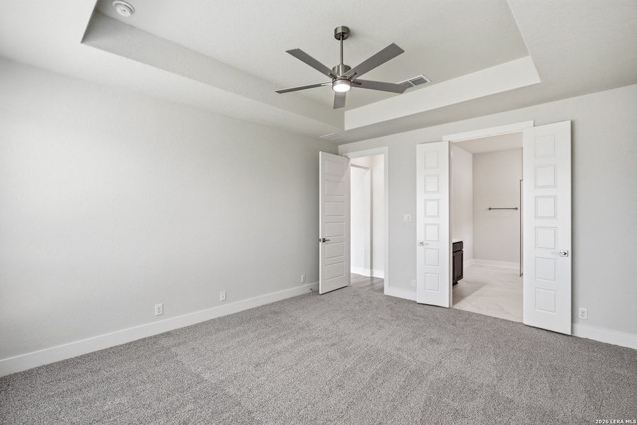 Spacious, unfurnished interior of a new home in Esperanza 50's, Boerne (Image 25).