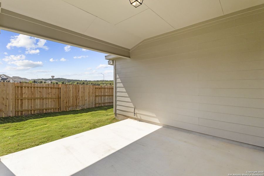 Exterior details and patio area of a home in Homestead, Schertz (Image 2).