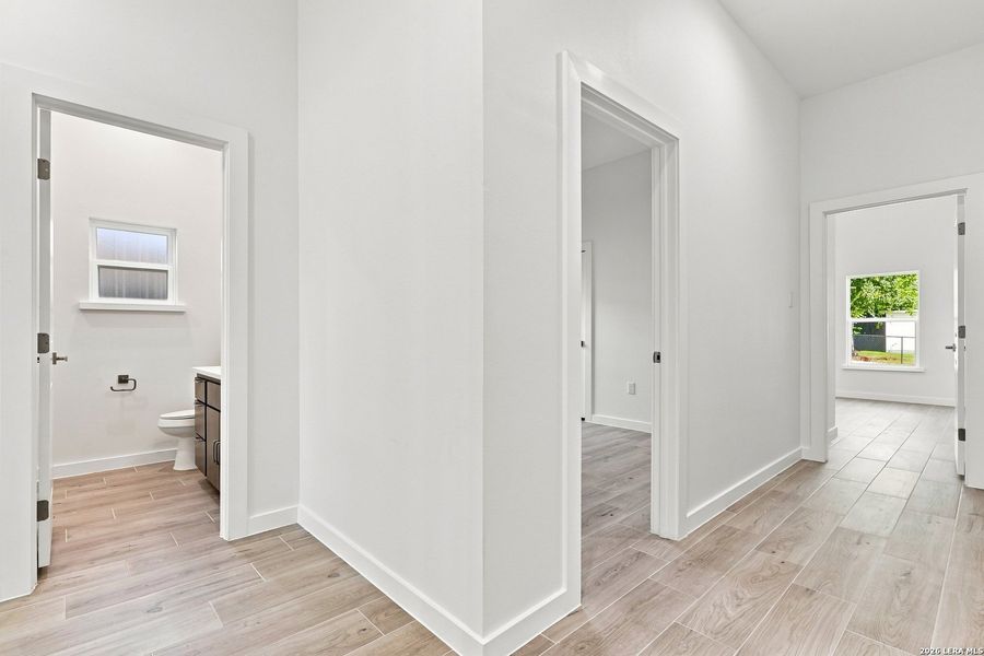 Spacious, unfurnished interior of a new home in , Selma (Image 28).