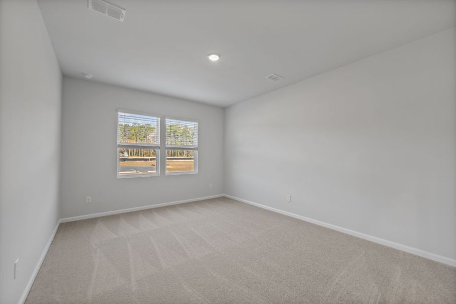 Spacious, unfurnished interior of a new home in Bradford Pointe, Summerville (Image 14).