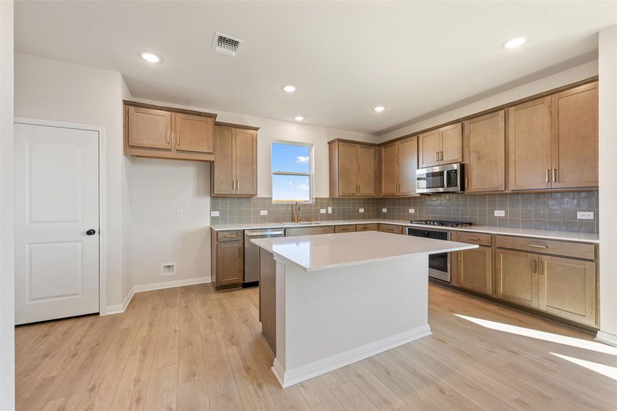 Representative images and renderings are for illustrative purposes. Actual structural options and design finishes of home may vary.