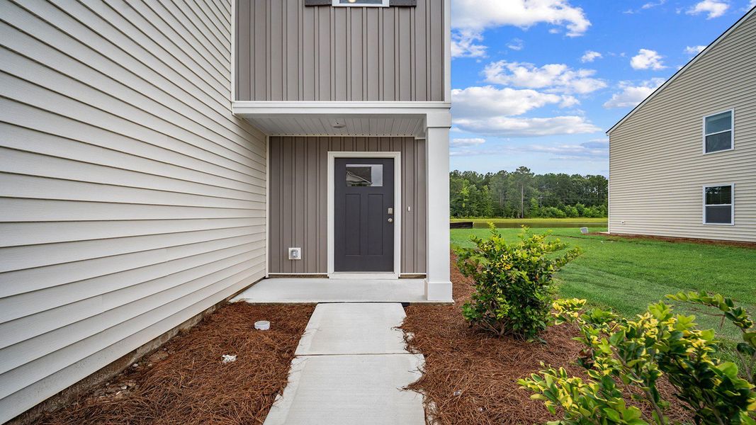 Exterior details and patio area of a home in Rice Hope, Port Wentworth (Image 3).