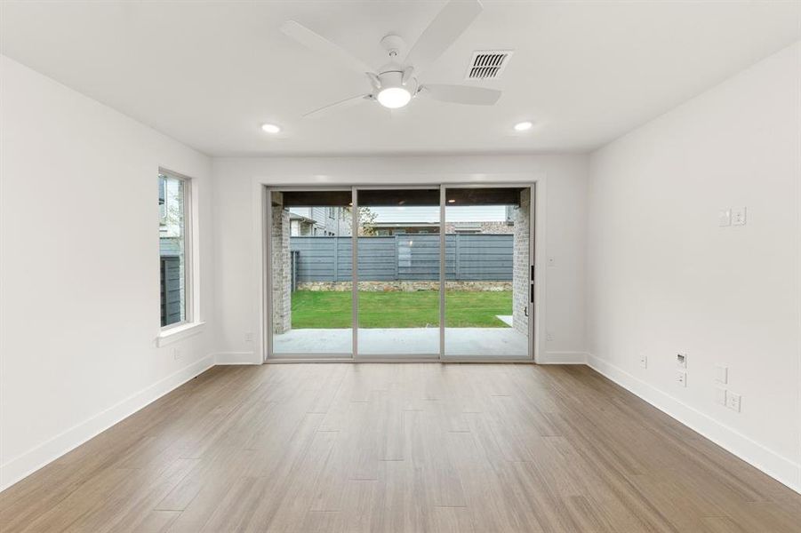 10. 1141 Amaryllis - Family