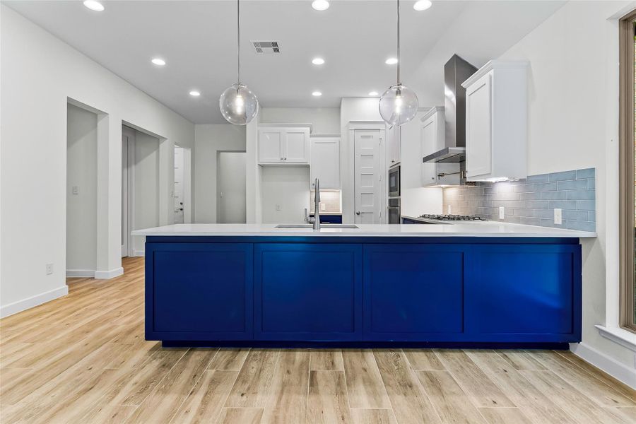 With Breakfast Bar With Breakfast Bar